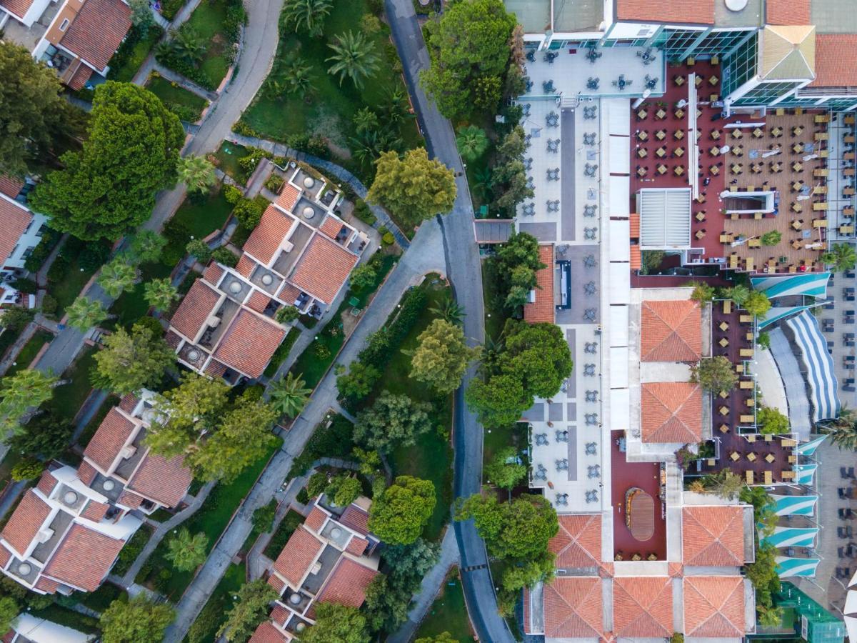 Pine Bay Holiday Resort Kuşadası Ngoại thất bức ảnh Aerial view of the resort