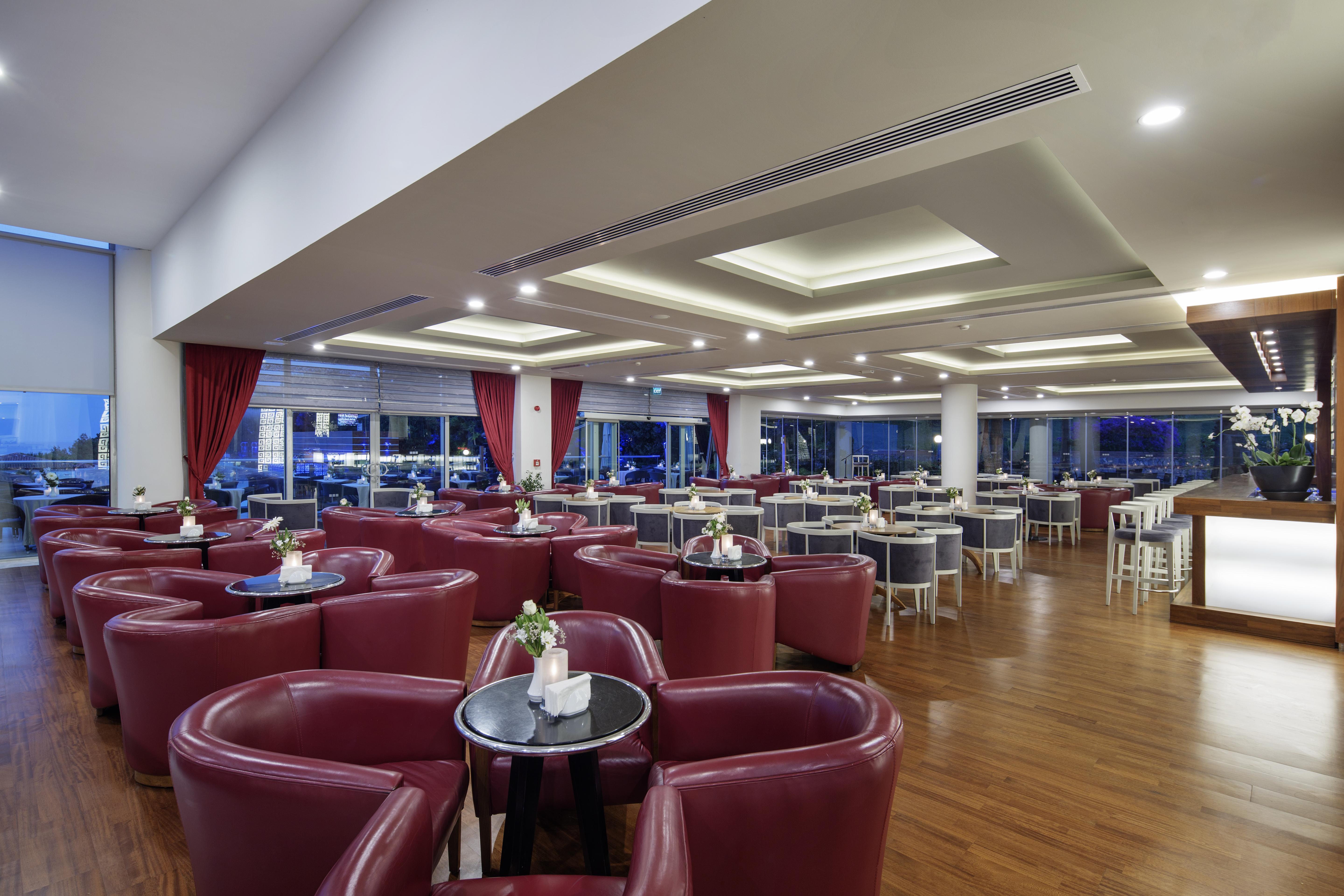 Pine Bay Holiday Resort Kuşadası Ngoại thất bức ảnh The lounge at the airport
