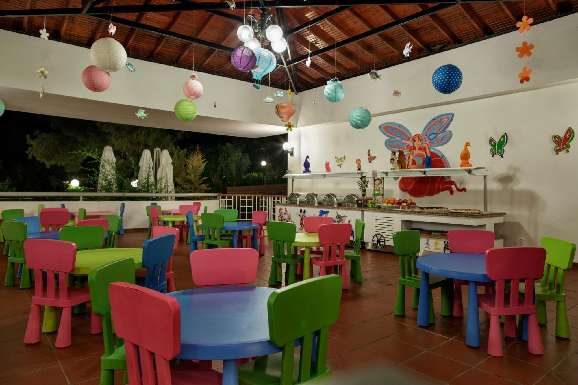Pine Bay Holiday Resort Kuşadası Ngoại thất bức ảnh Club Med resort in Phuket, Thailand