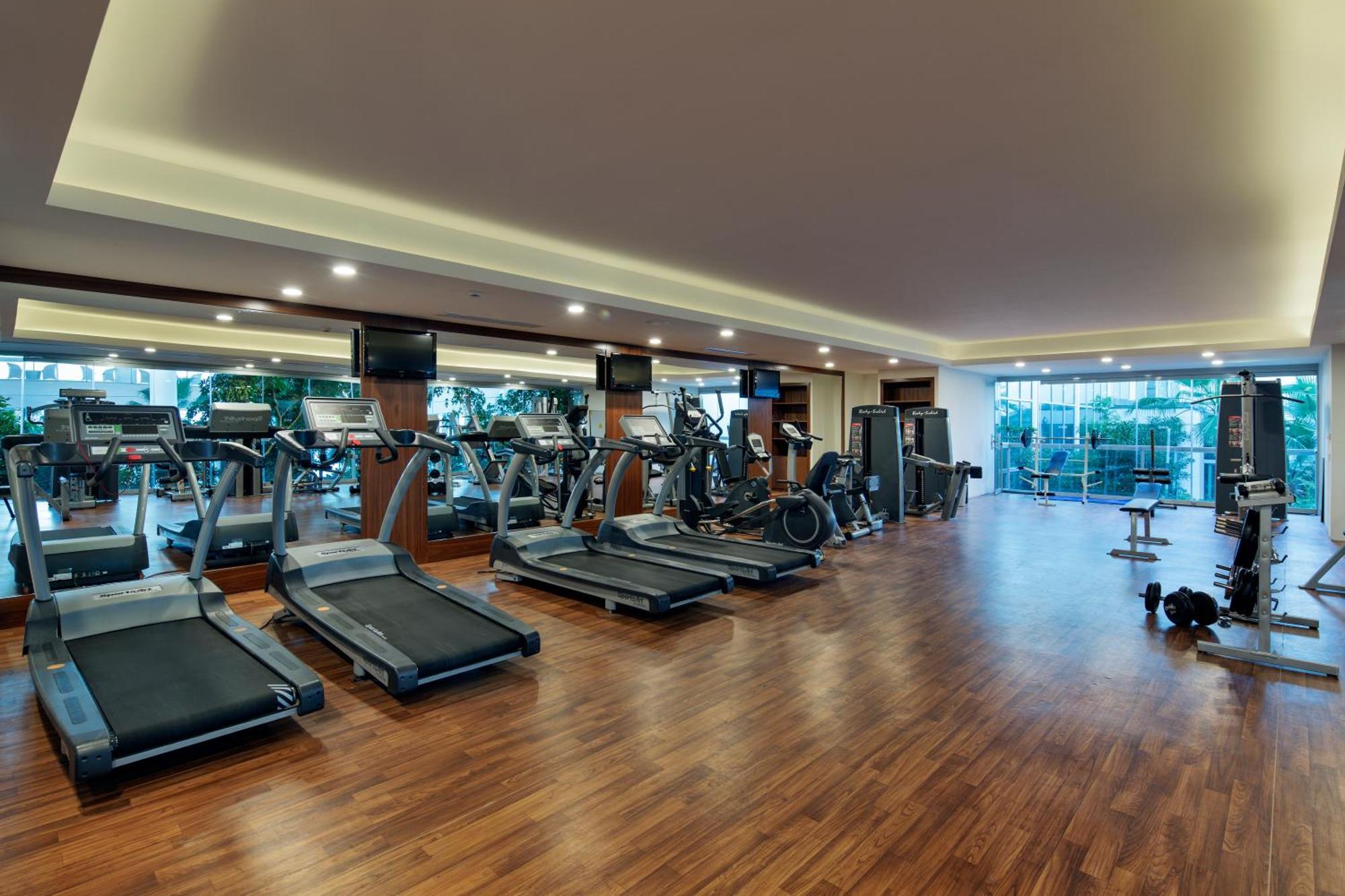 Pine Bay Holiday Resort Kuşadası Ngoại thất bức ảnh The gym at the hotel