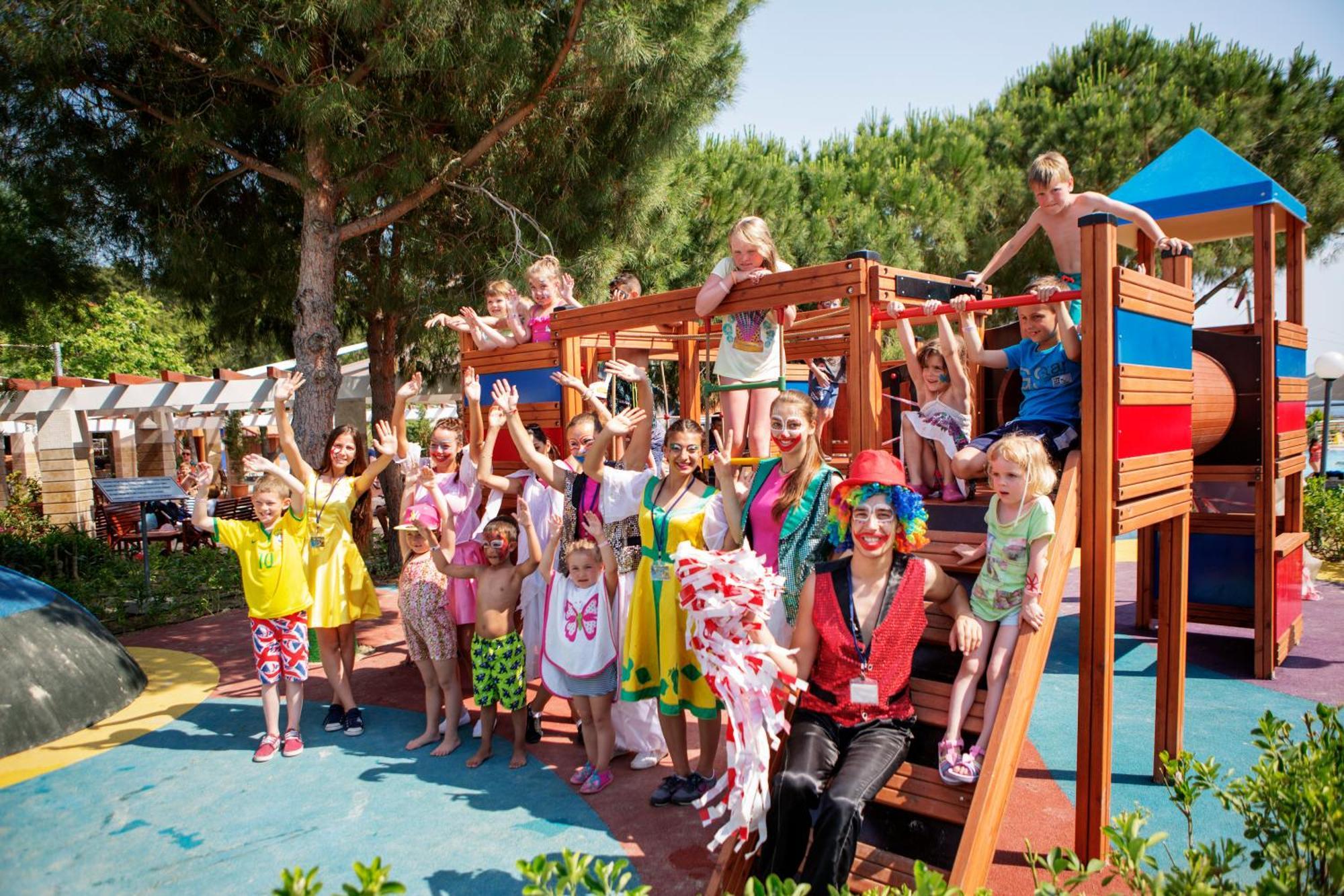 Pine Bay Holiday Resort Kuşadası Ngoại thất bức ảnh Campanile Holiday Village
