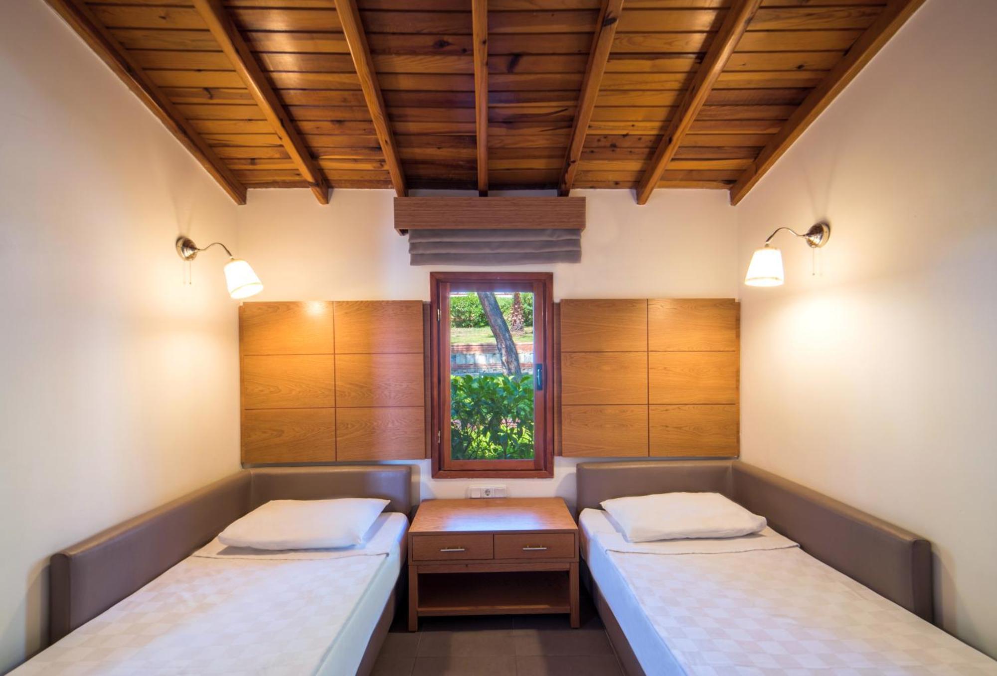 Pine Bay Holiday Resort Kuşadası Phòng bức ảnh A room at the hotel