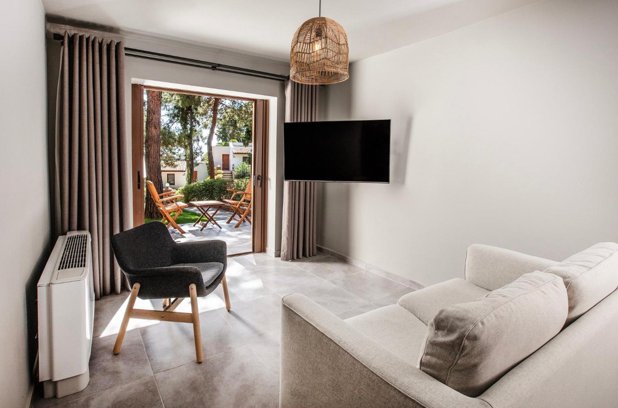 Pine Bay Holiday Resort Kuşadası Phòng bức ảnh A room at the hotel