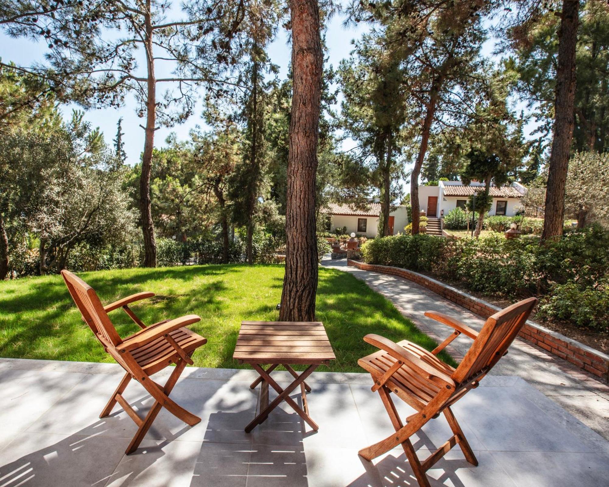 Pine Bay Holiday Resort Kuşadası Phòng bức ảnh The campus of the University of Patras